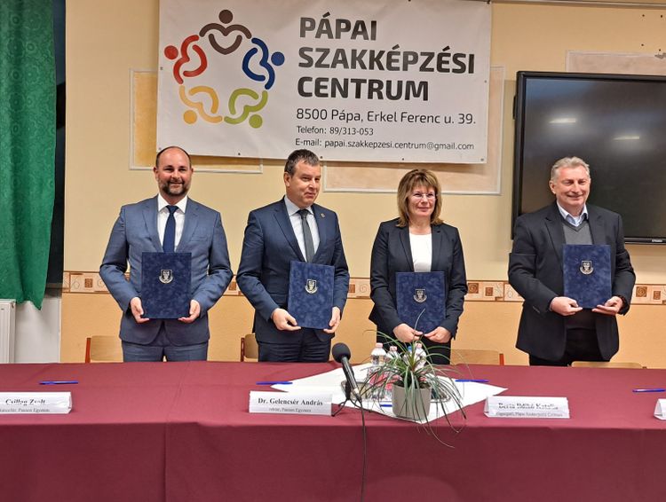 Együttműködési megállapodást írt alá a Pannon Egyetem és a Pápai Szakképzési Centrum